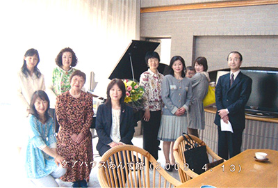 ボランティア演奏後の集合写真